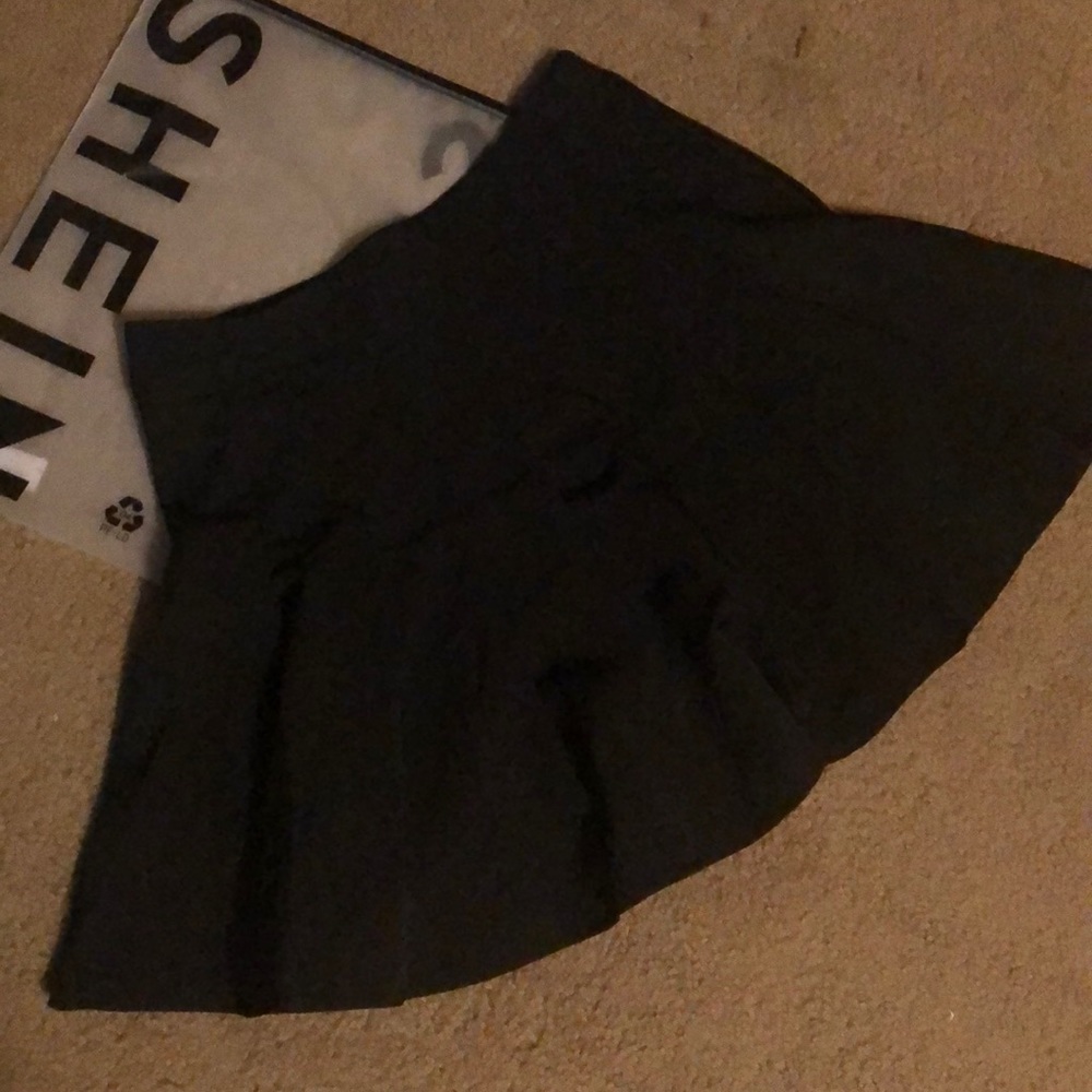 Shein NWOT Pleated Skirt size small